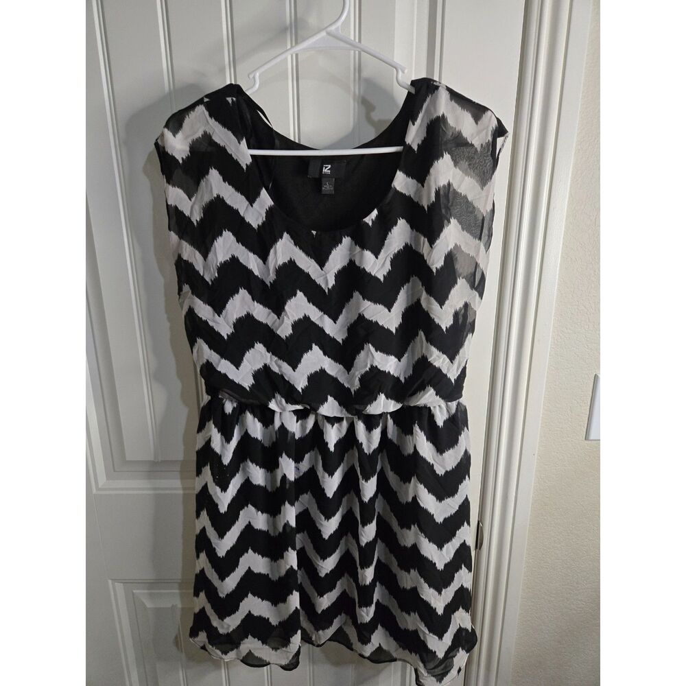 IZ Byer Women’s Large Black White Chevron Sleeveless Dress Fit & Flare